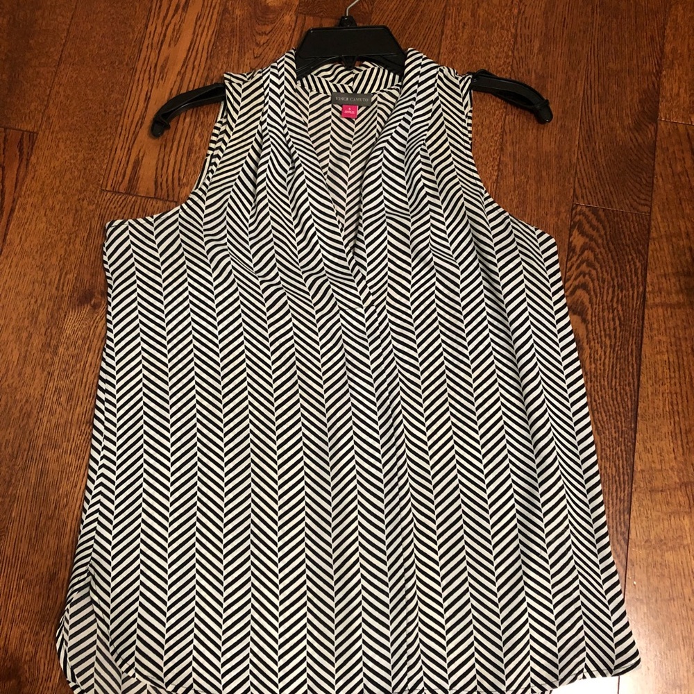 Vince Camuto size S black and white tank